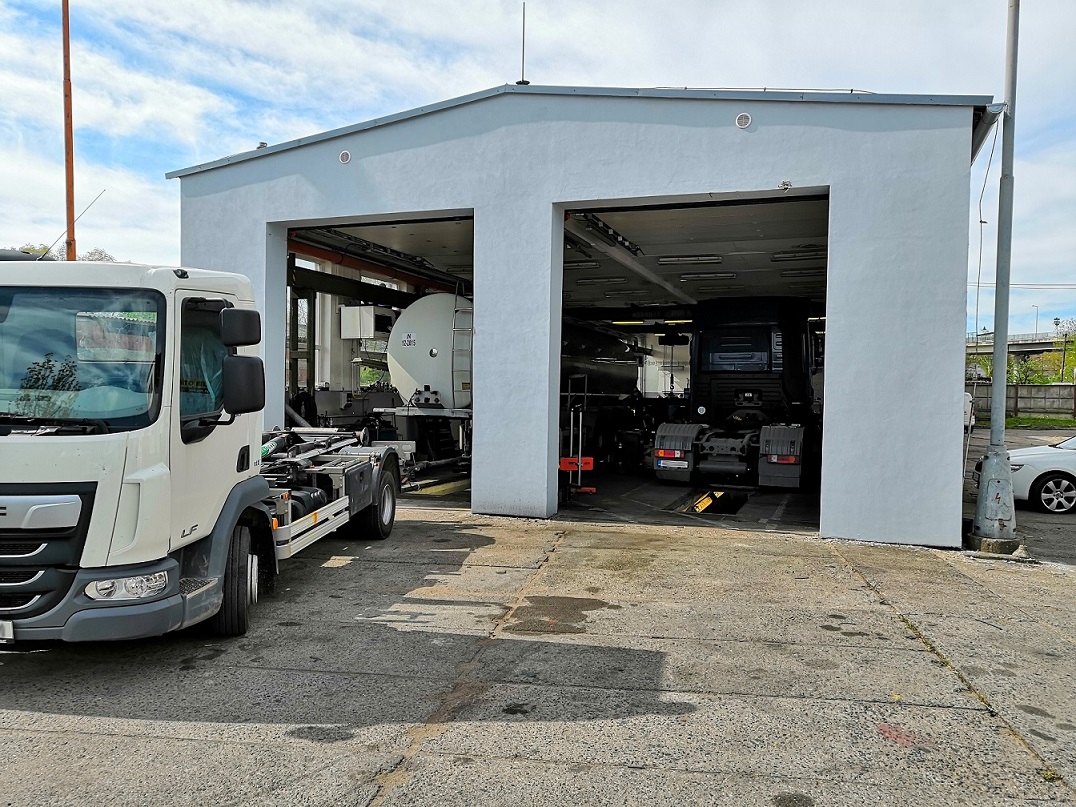 Sídlo společnosti Moravany - opravárenské prostory